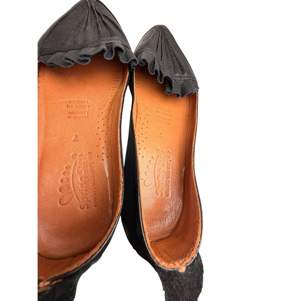 Spring Step Black Leather Pointed Toe Ruffle Loafers‎ Flats Size 7
